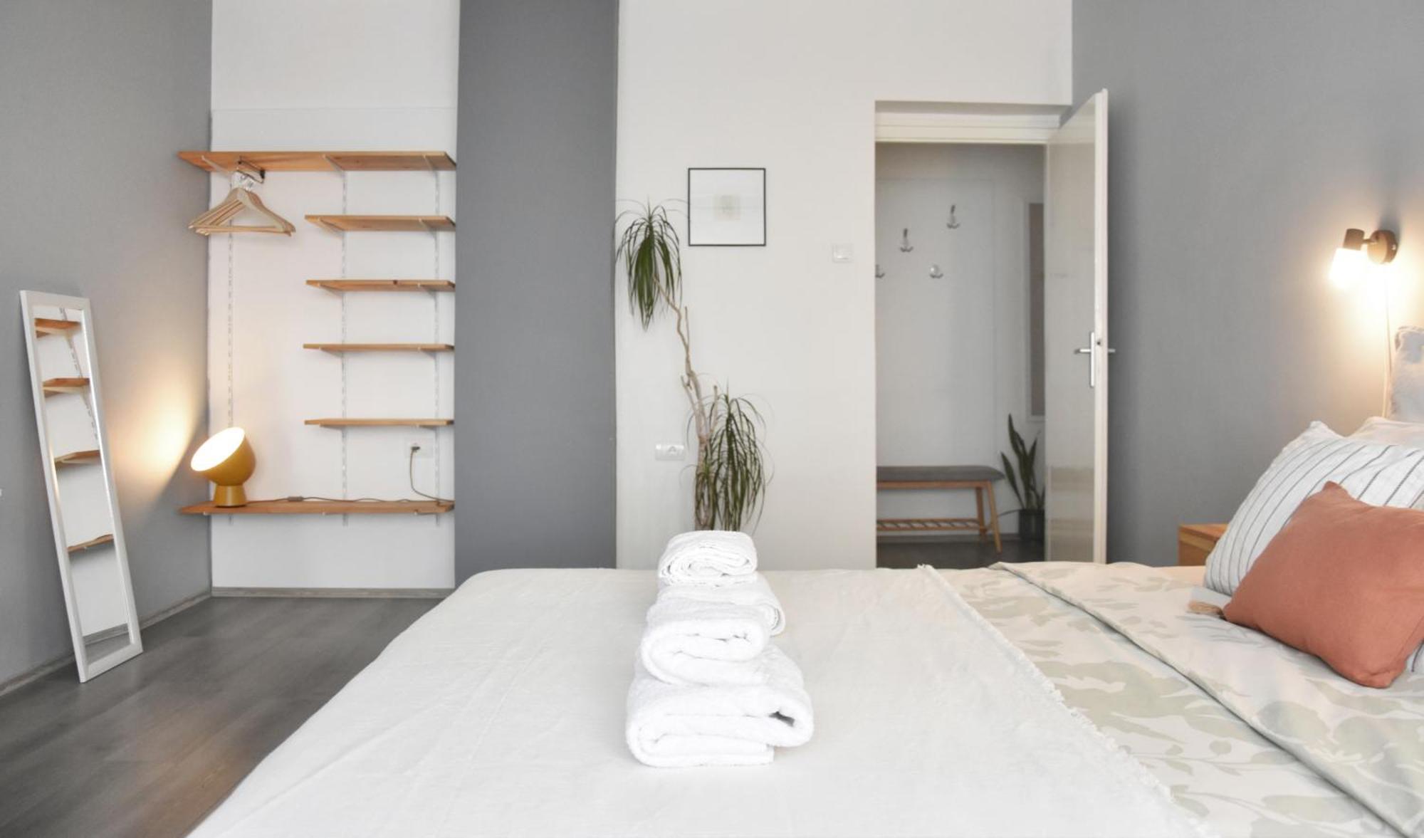 Pannonian Sailor Apartment โนวีซาด ภายนอก รูปภาพ