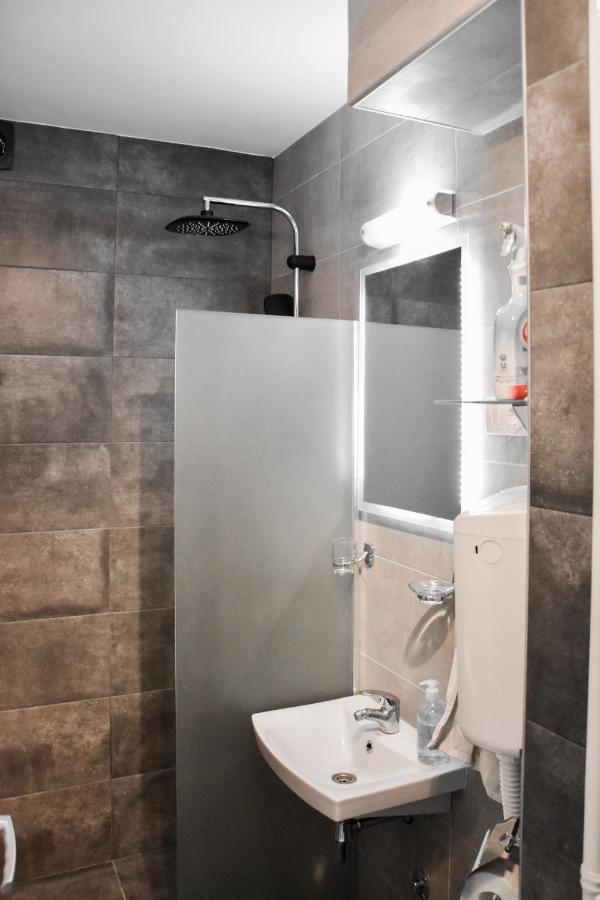 Pannonian Sailor Apartment โนวีซาด ภายนอก รูปภาพ